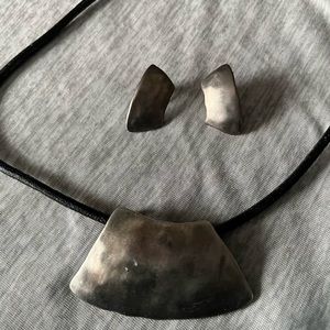 Necklace-chocker with matching earrings